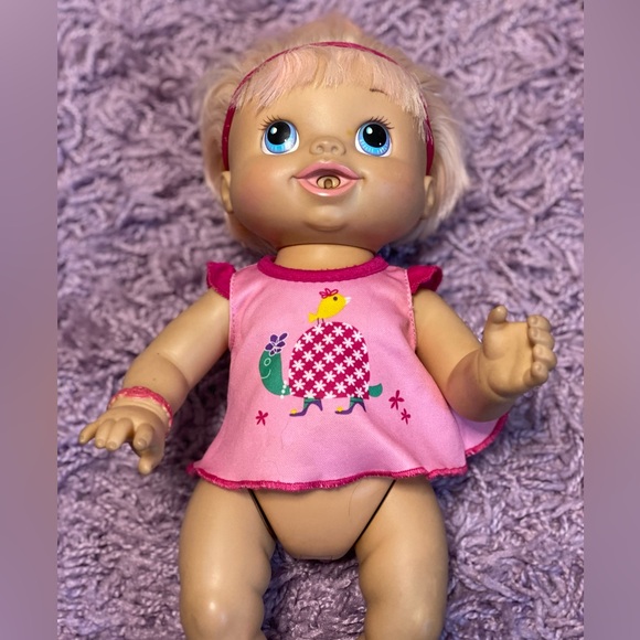 Baby Alive Blonde Wets N Wiggles Baby - Picture 3 of 11